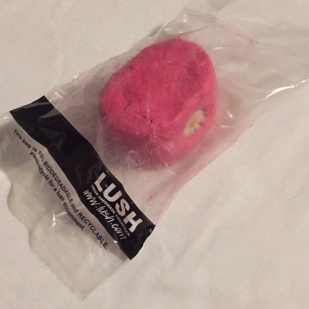 LUSH- Creamy Candy Bubble Bar